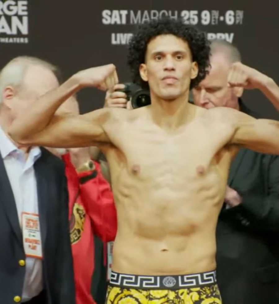 David Benavidez en pesaje en Las Vegas 