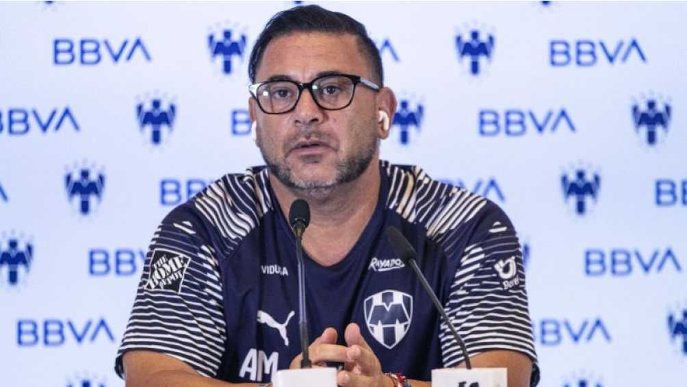 Turco Mohamed en conferencia de prensa con Rayados