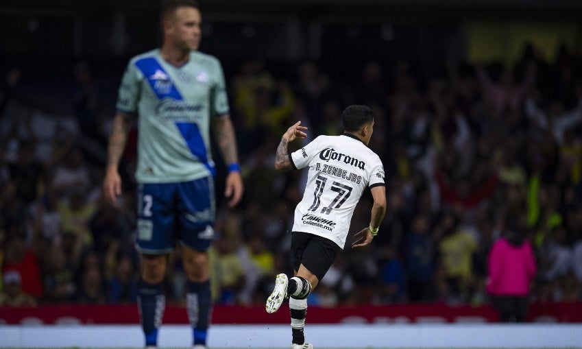 Zendejas festeja portando la playera del América