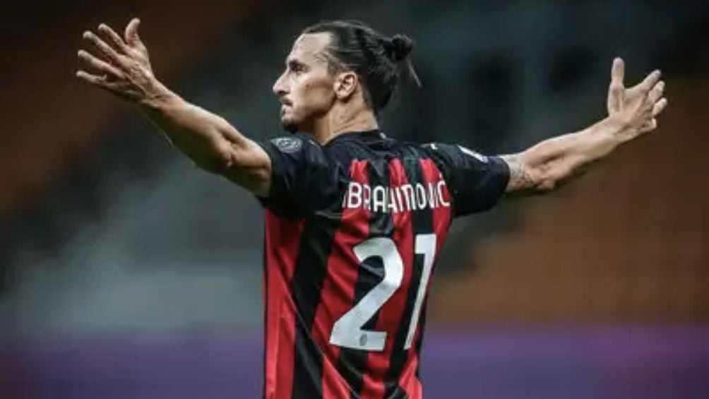 Zlatan celebrando un gol con el AC Milan