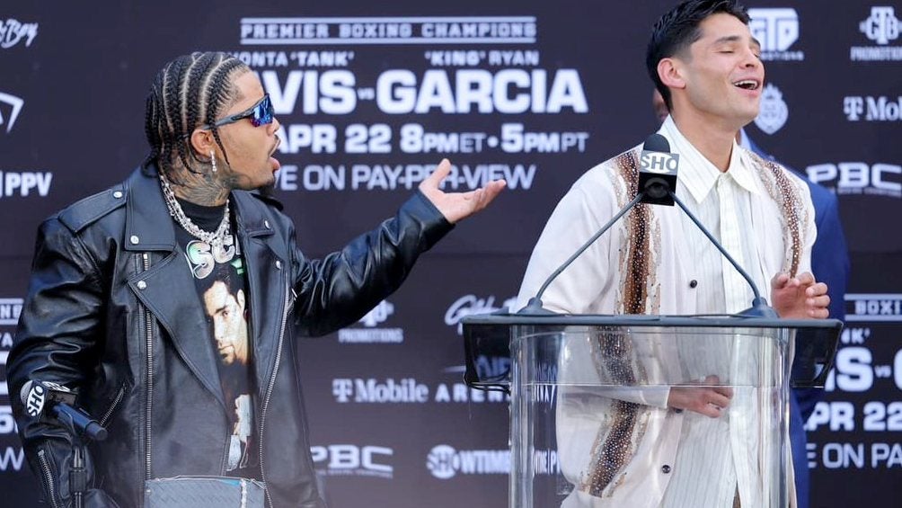 Garcia y Davis cruzan palabras previo a su combate