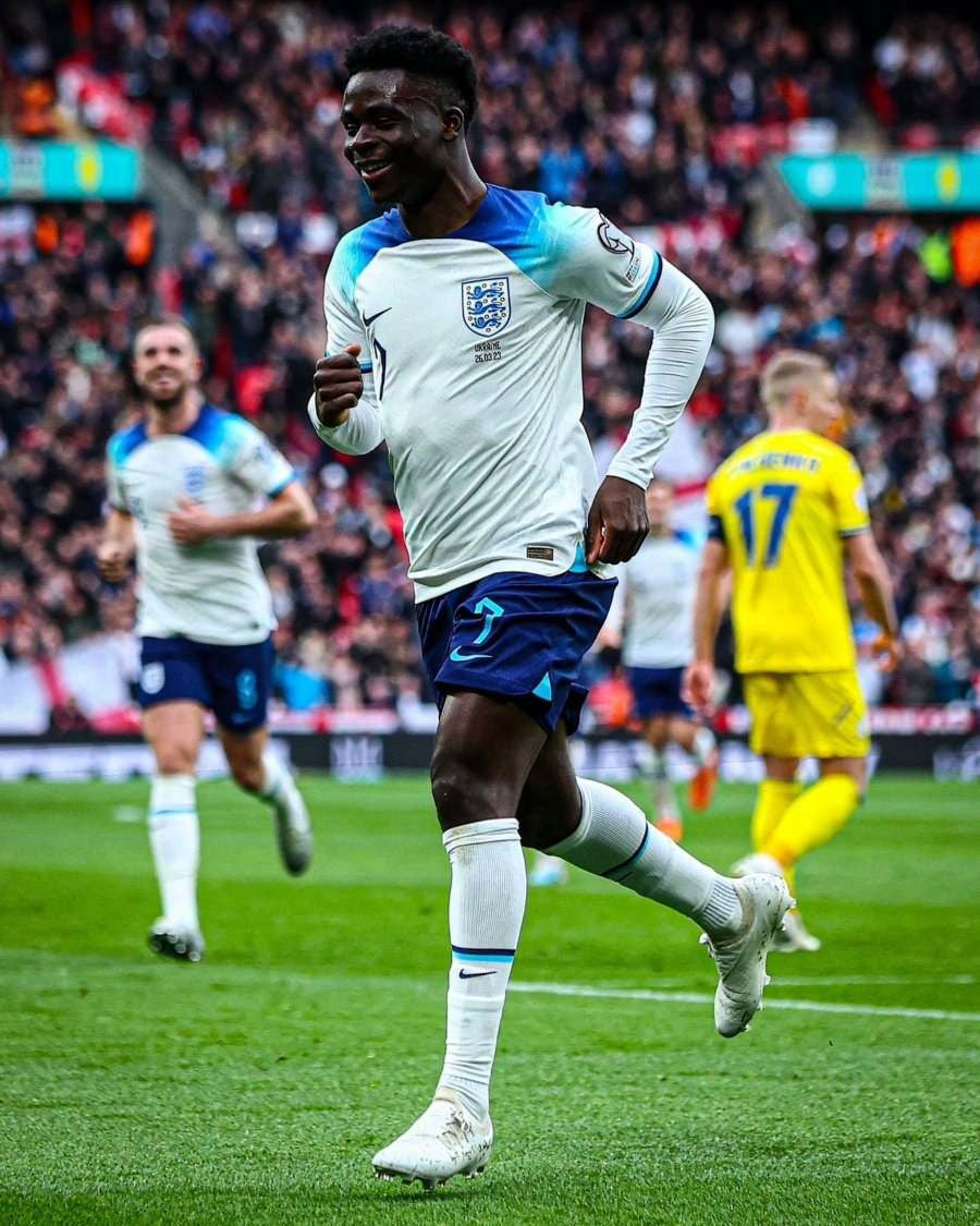 Saka después de su gol con la selección inglesa 