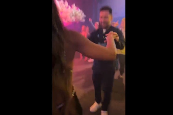 Otamendi compartió el video en vivo 