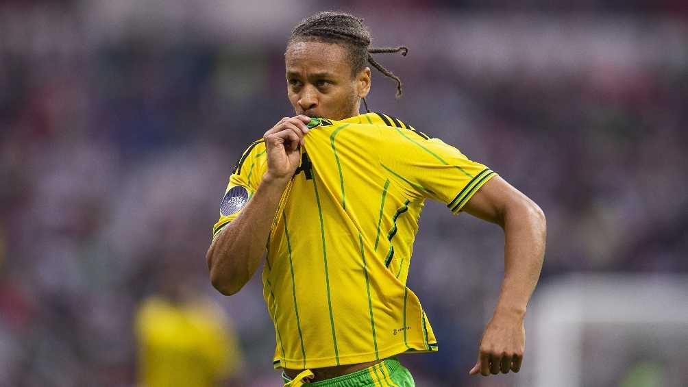 Reid celebrando su gol con Jamaica