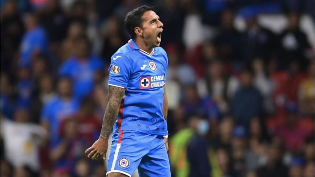 Escoboza celebra gol con Cruz Azul