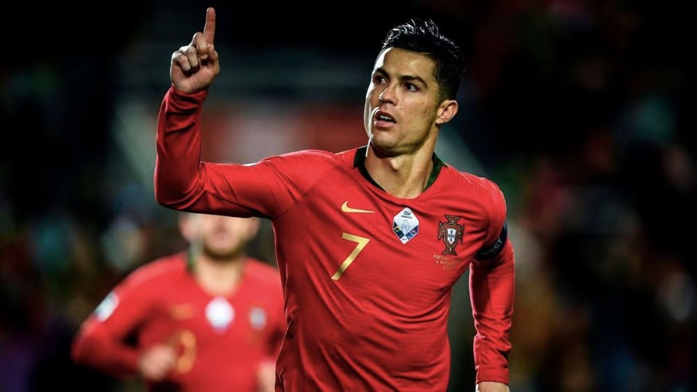 Cristiano Ronaldo lleva dos décadas marcando goles con Portugal