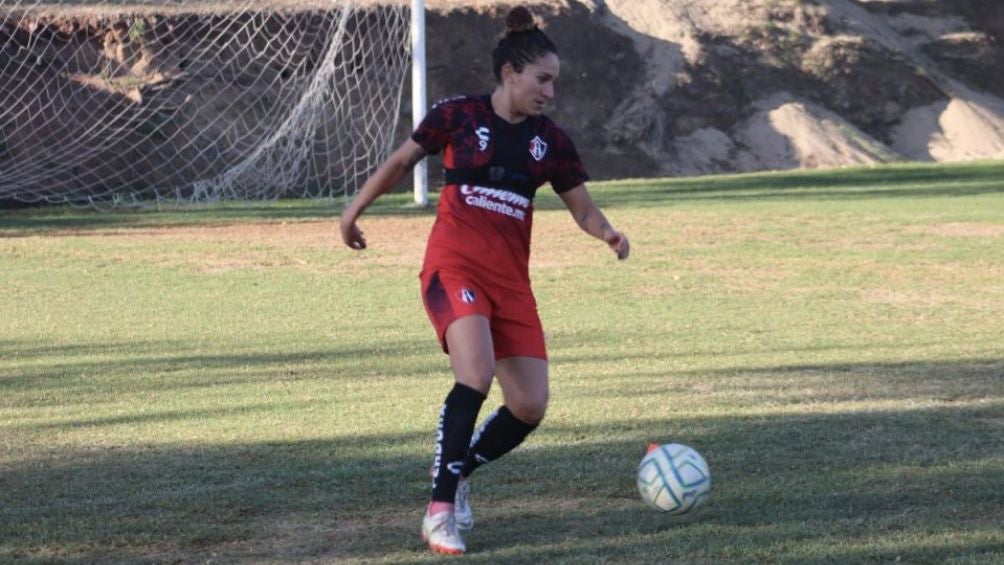 Carolina Venegas en un entrenamiento con las rojinegras