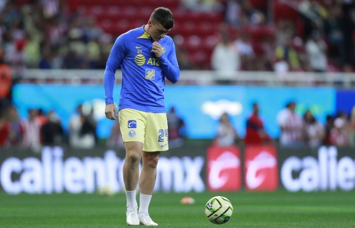 Federico Viñas calentando previo al partido ante Chivas