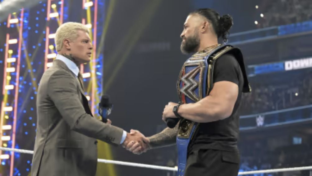 Rhodes y Reigns durante un SmackDown