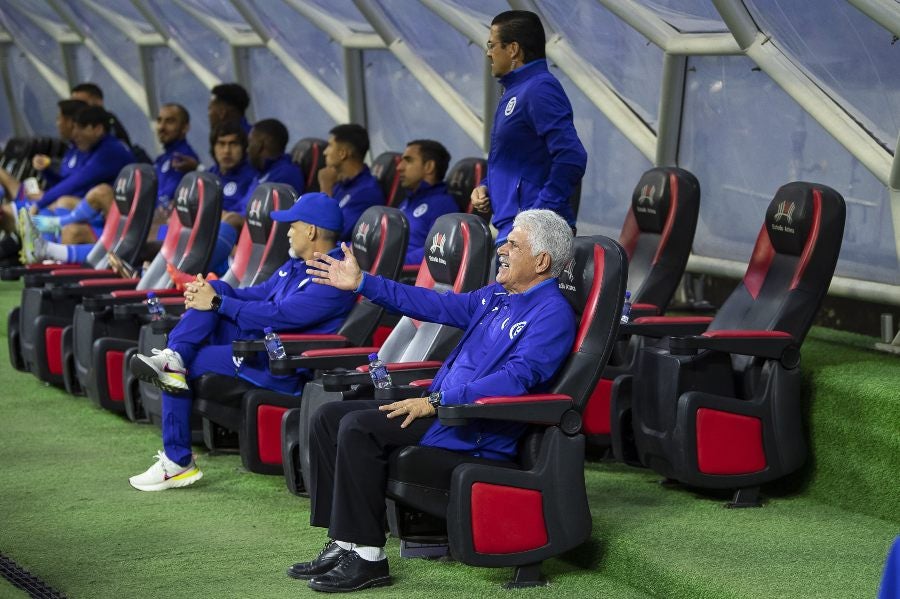 Ferretti dirigiendo juego con Cruz Azul 