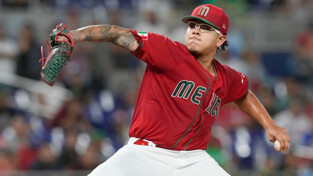 El lanzador mexicano en labor durante el reciente Clásico Mundial de Béisbol