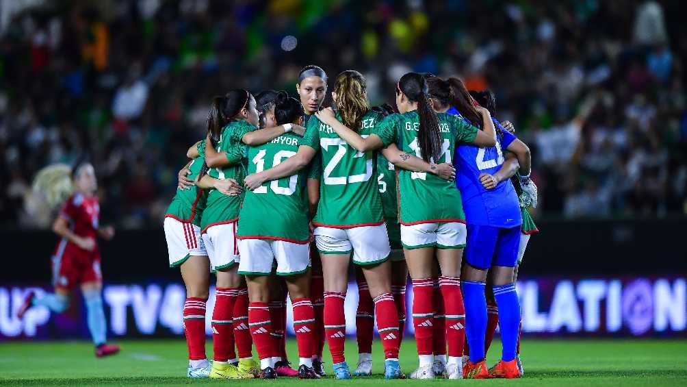 Jugadoras preparándose para el partido