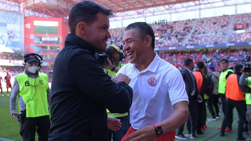 Larcamón saluda a Ignacio Ambriz en duelo frente al Toluca