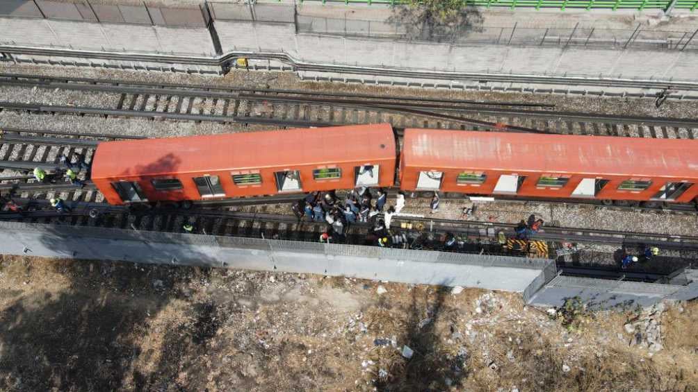 Tren de metro descarrilado en CDMX