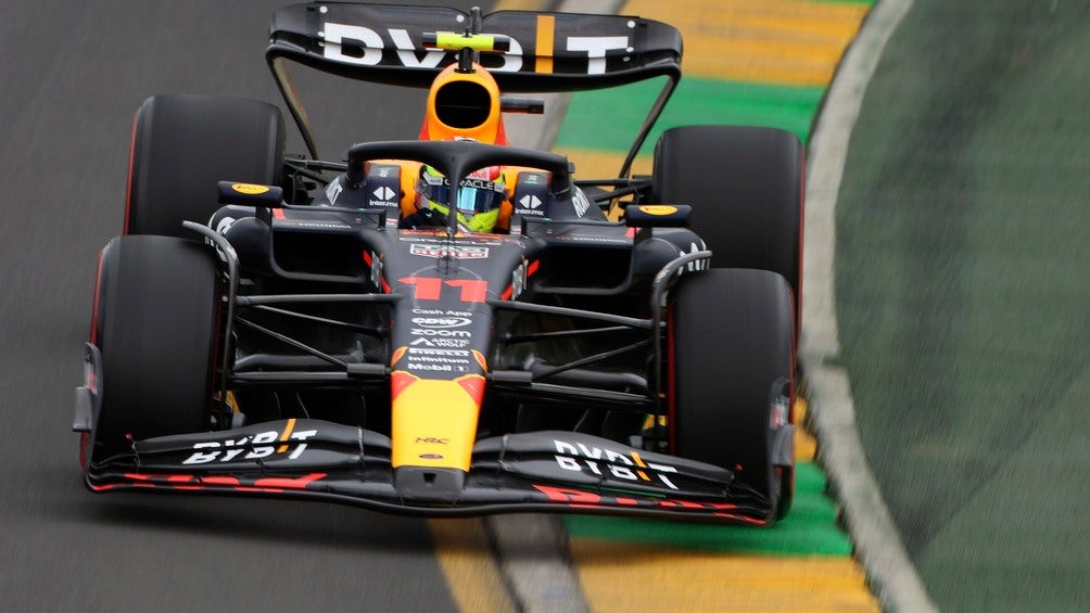 Checo enfrenta una curva cerrada en el circuito australiano