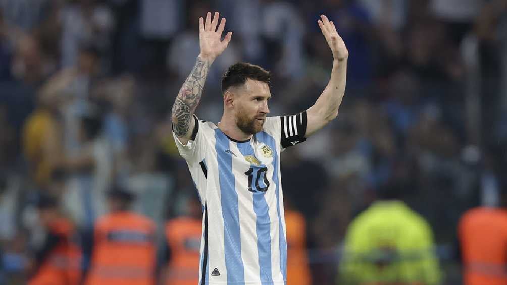 Messi agradeciendo a la afición de Argentina