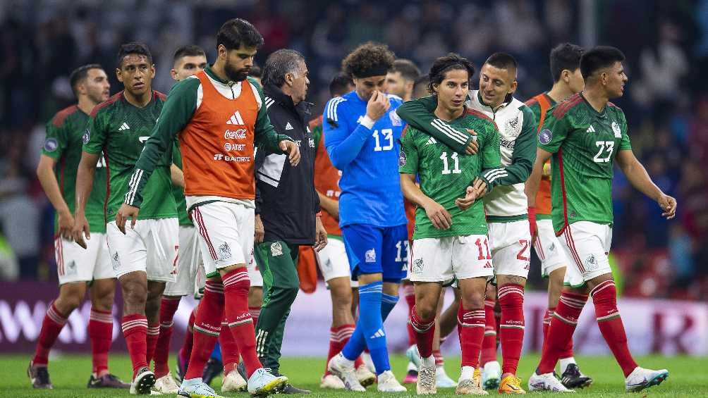 El Tri dejando el Azteca tras empate ante Jamaica