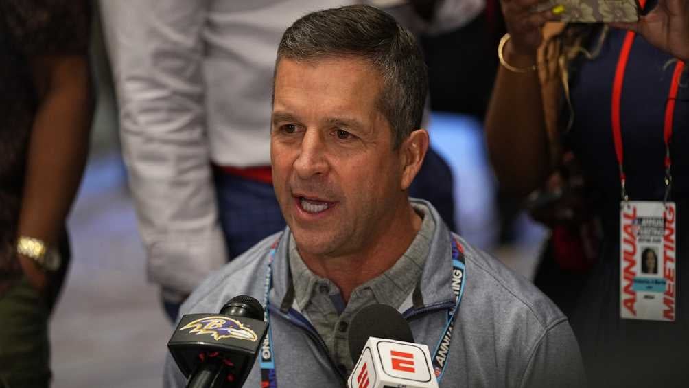 John Harbaugh en conferencia de prensa