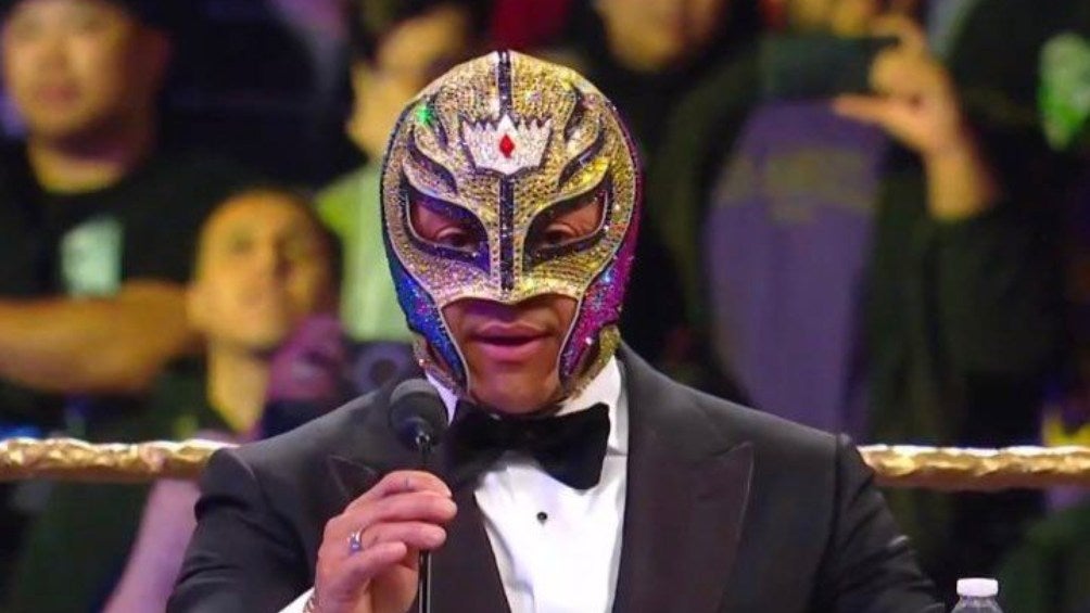 Rey Mysterio es inducido al Salón de la Fama de la WWE