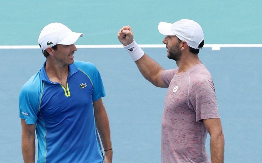 Santiago Gonzáles y  Édouard Roger-Vasselin festejando victoria 