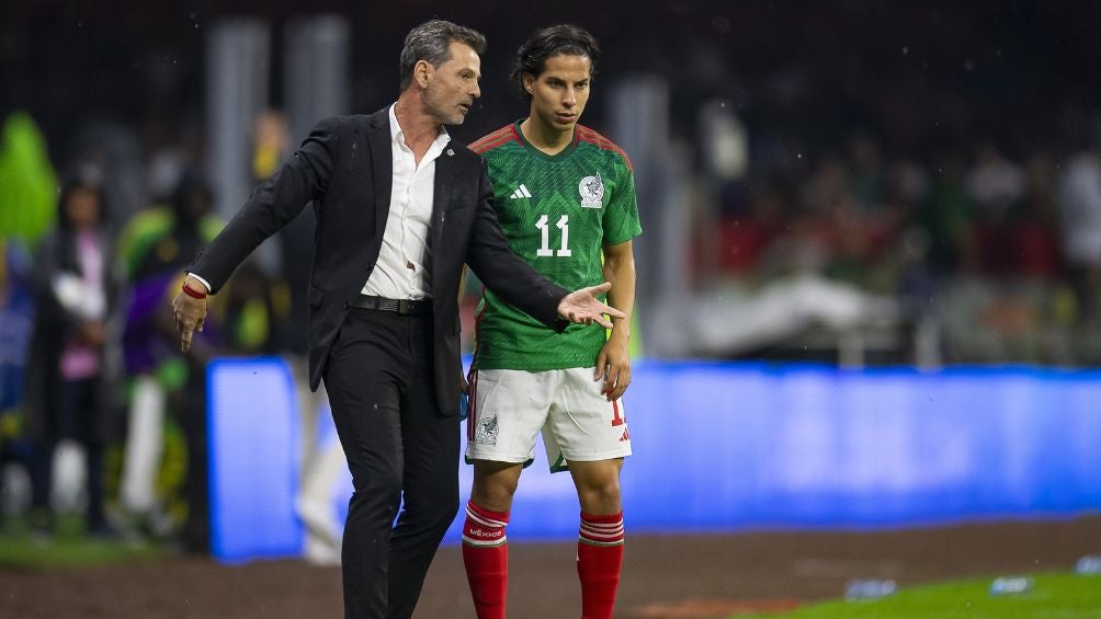 Cocca durante su primer partido en el Estadio Azteca