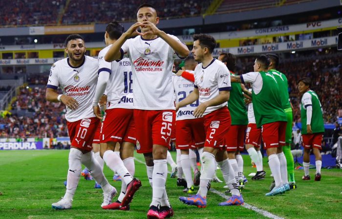 Roberto 'Piojo' Alvarado celebrando su gol ante el Atlas