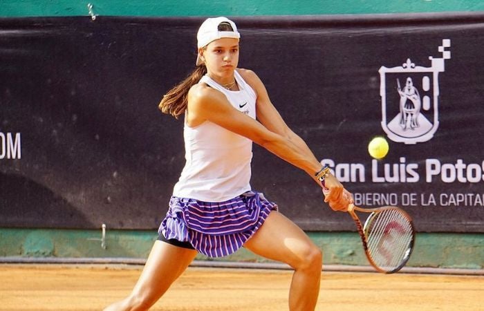 Emiliana Arango en el encuentro del San Luis Open ante Leolia Jeajean