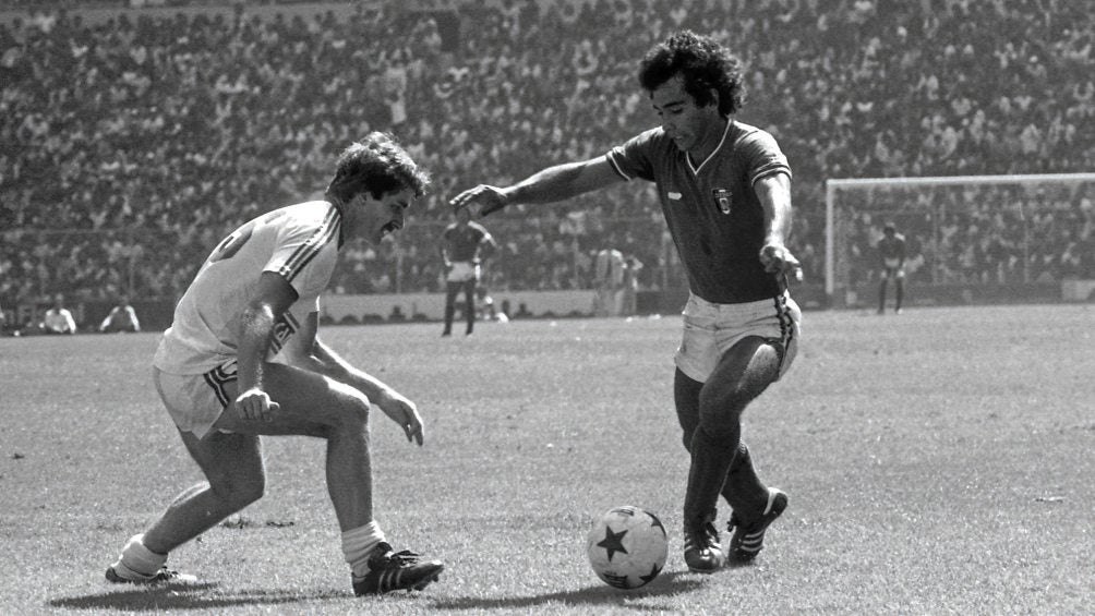 Sánchez jugando un partido con la Selección