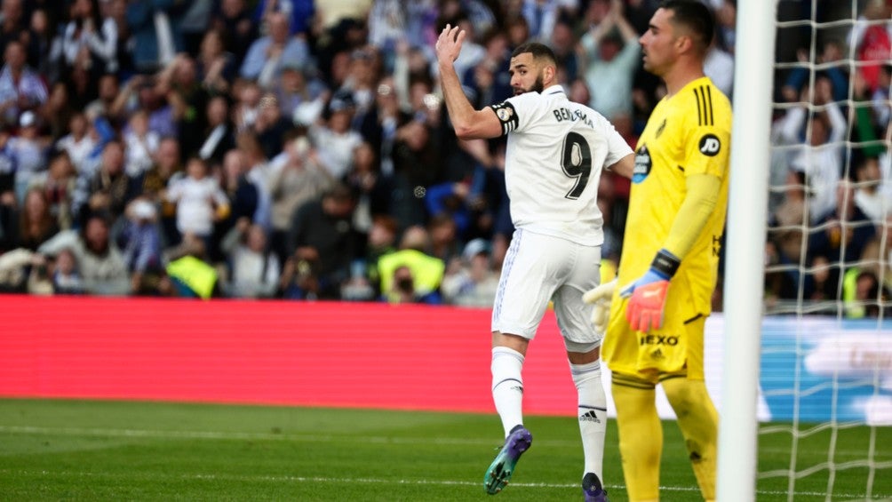 Benzema festejando una de sus anotaciones