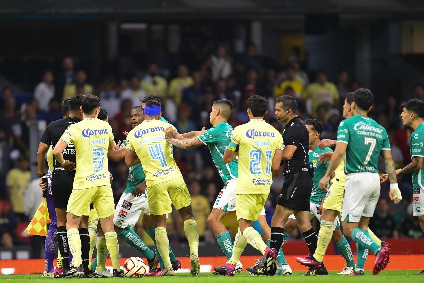 Fernando Hernández en el duelo entre América y León 