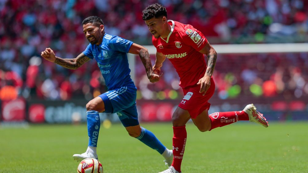 Aquino en un duelo ante Maxi Araujo