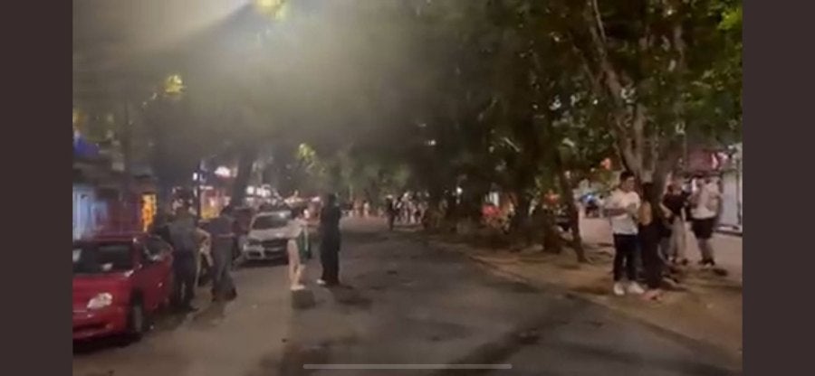 Personas en la calle tras la alerta sísmica 