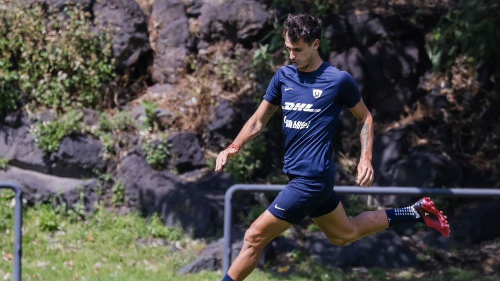 Dinenno durante un entrenamiento con el club