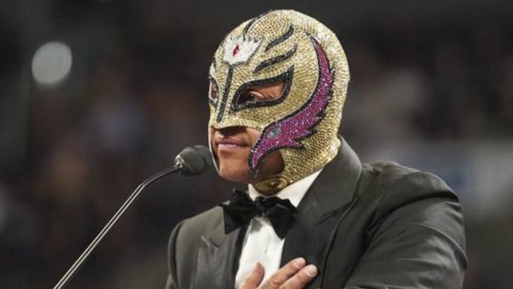 El luchador mexicano durante la inducción al Salón de la Fama de WWE