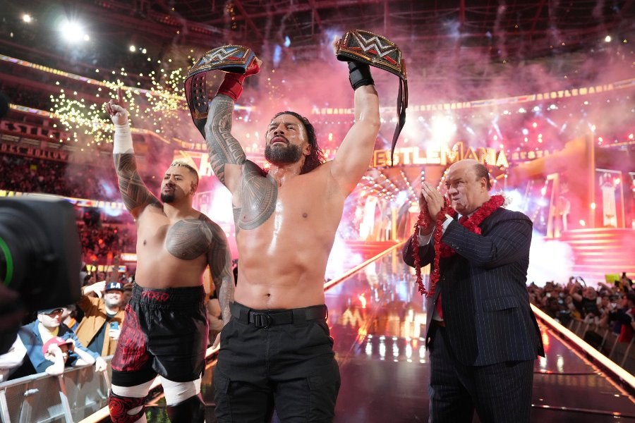 Roman Reigns en WrestleMania 39 celebrando 