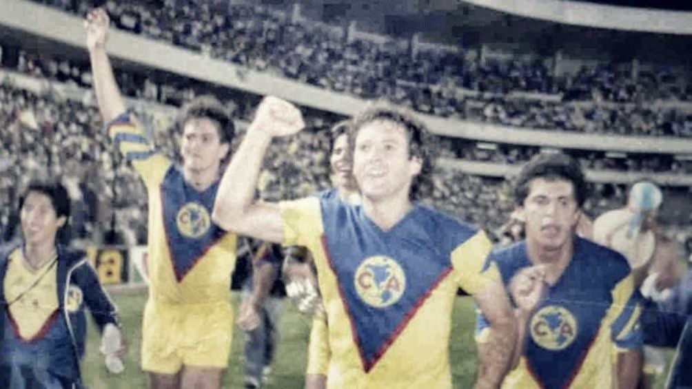 El conjunto azulcrema celebra el título de 1985 ante Pumas