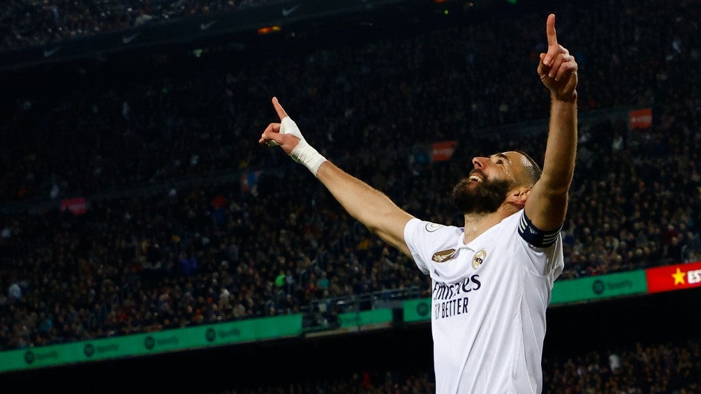 Karim Benzema celebra un gol con el Real Madrid