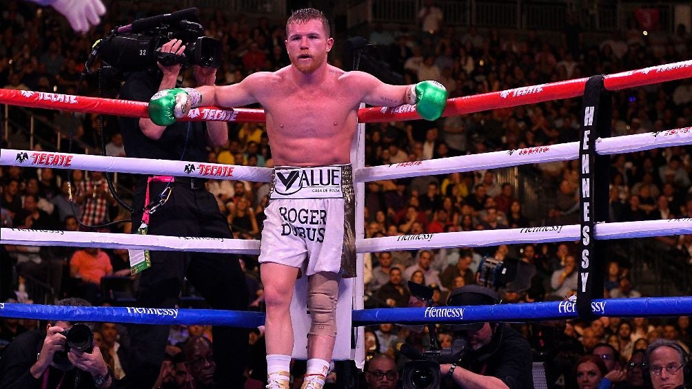 Canelo tuvo una dura batalla con el ruso