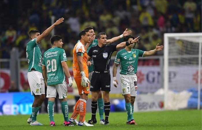 Fernando Hernández durante el partido de América vs León