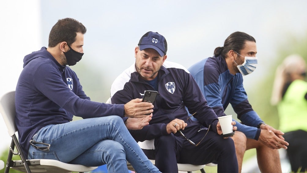 El Turco conversando con Duilio Davino