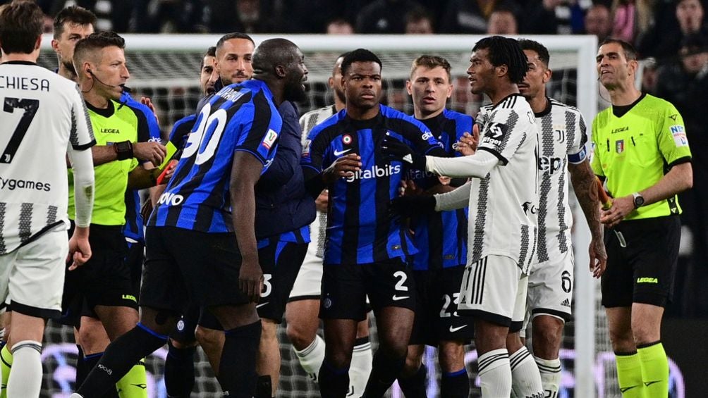 Lukaku y Cuadrado discuten tras el partido