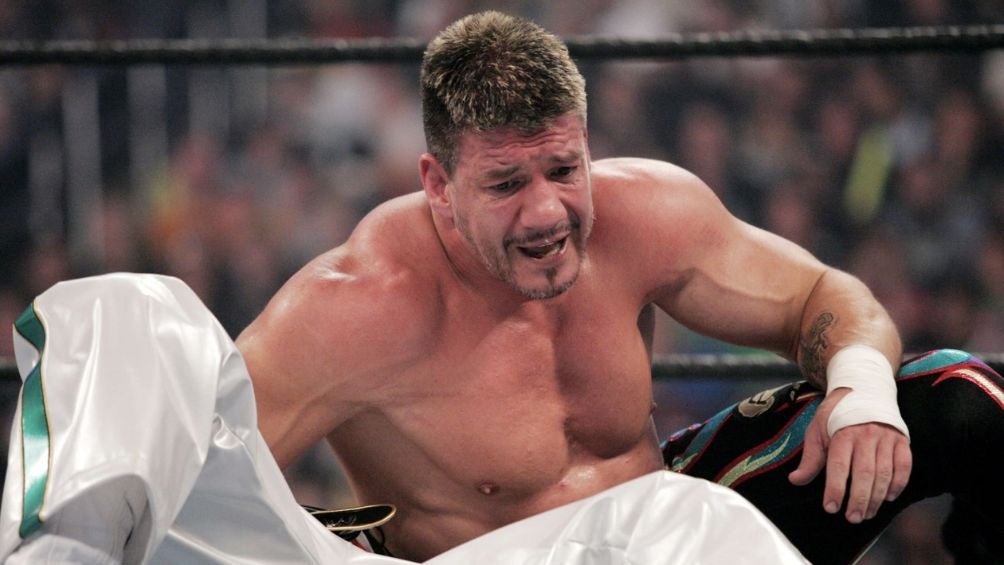 La hija del difunto Eddie Guerrero acusó a su padrastro Kris Benson de violación