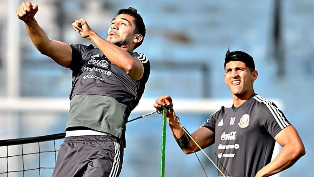 Henry Martín y Alan Pulido en un entrenamiento de la Selección Mexicana