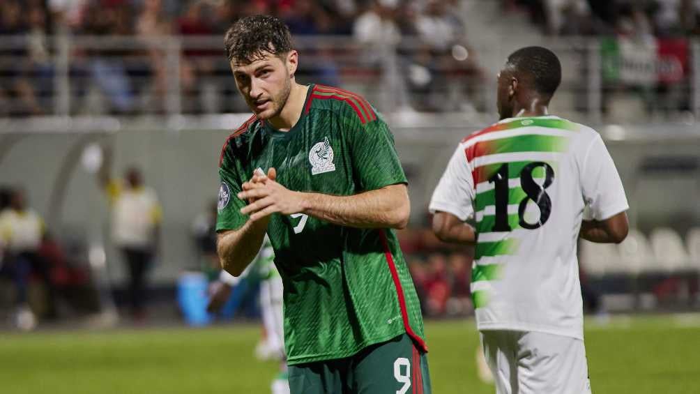 El delantero en un partido con la Selección