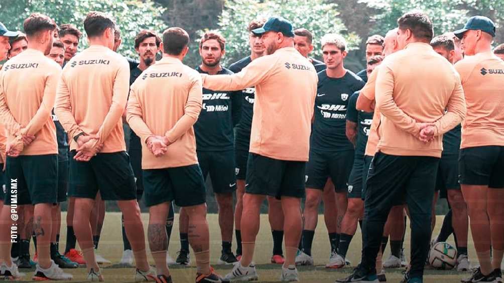 Mohamed ya en Cantera con los jugadores