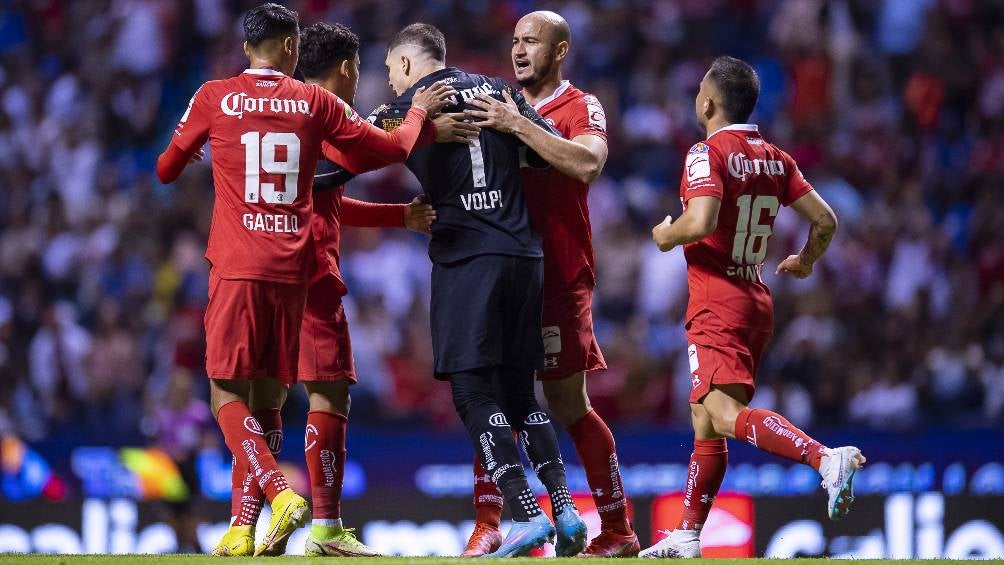 Toluca festeja el gol de Tiago Volpe