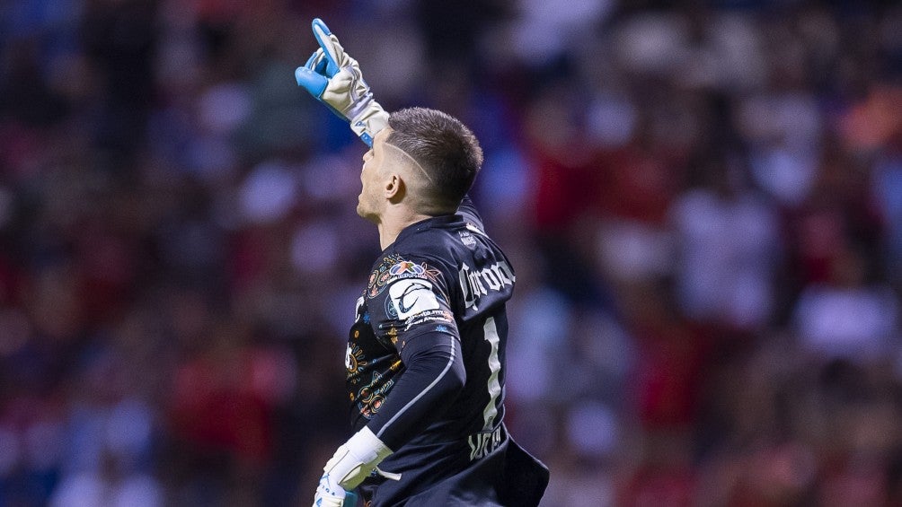 Tiago Volpi celebra el gol