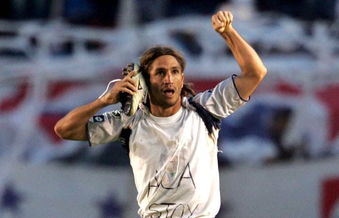 Bruno Marioni en el Clausura 2005 celebrando un gol en un Cruz Azul vs Pumas