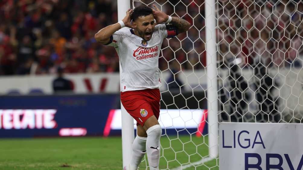 Vega anotó el tercer gol de su equipo en el Clásico Tapatío