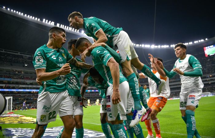 Jugadores de León celebrando el gol del empate ante América